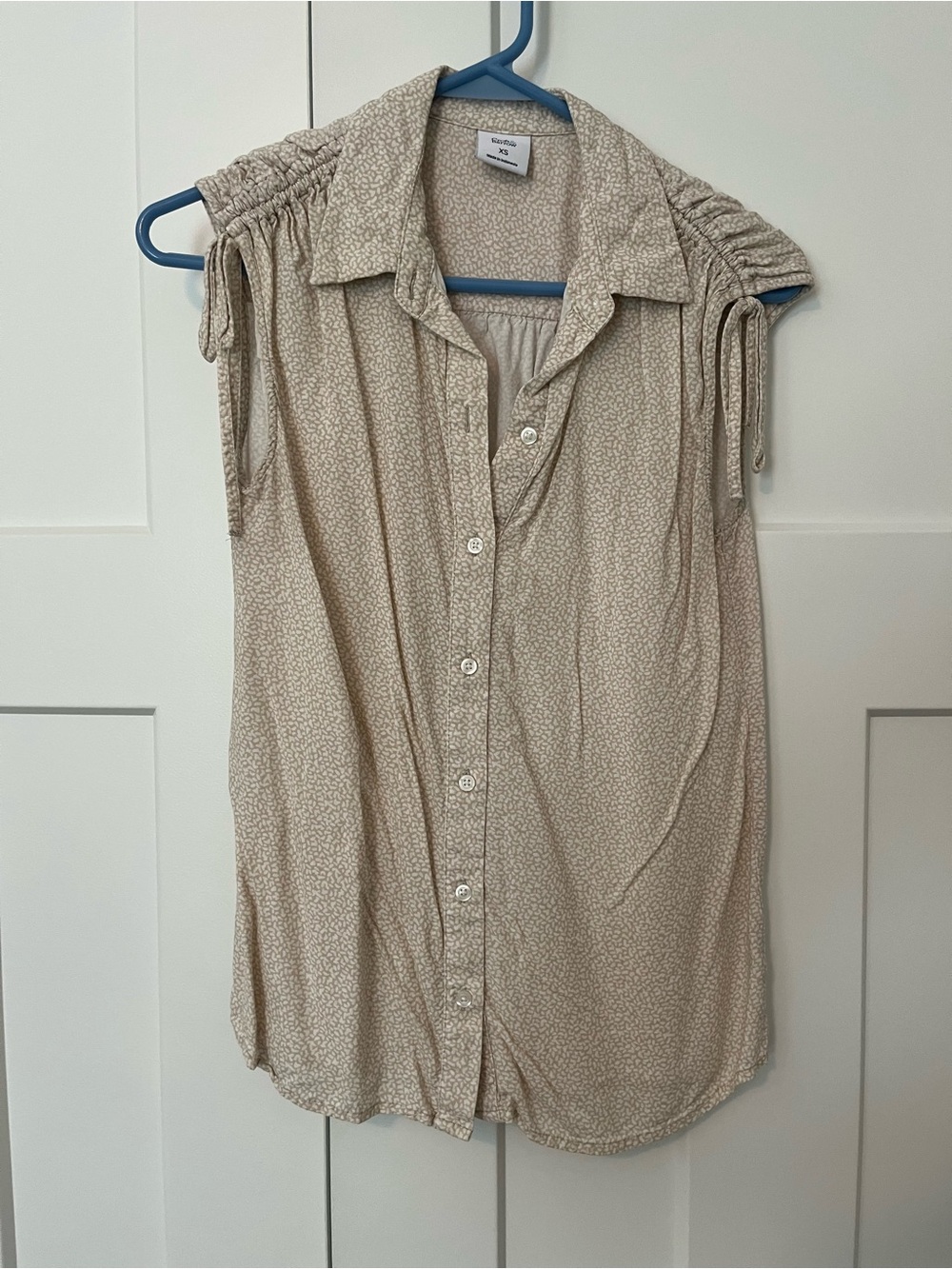 Croft & Barrow Cream Printed Sleeveless Button-Up Top- XS